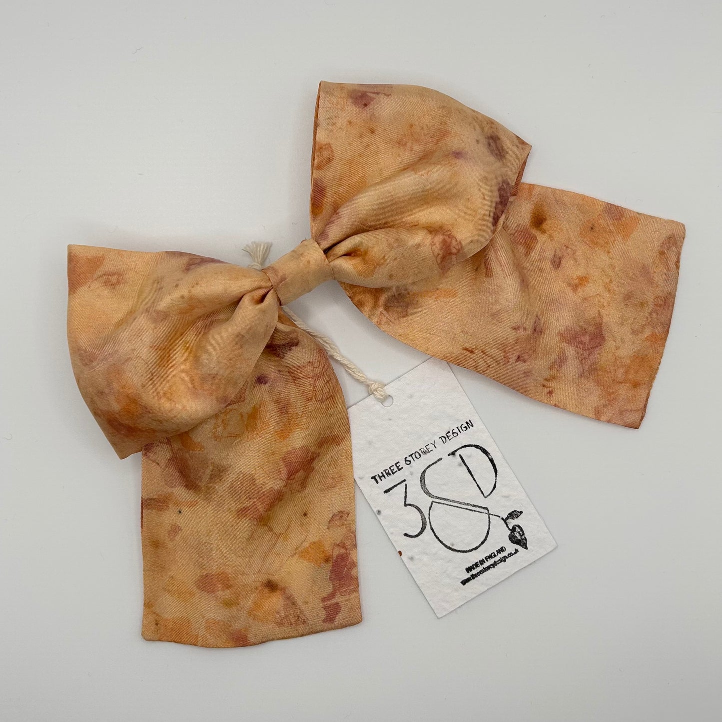 Naturally dyed beige camel and onion bundle dye printed silk hair-bow clip
